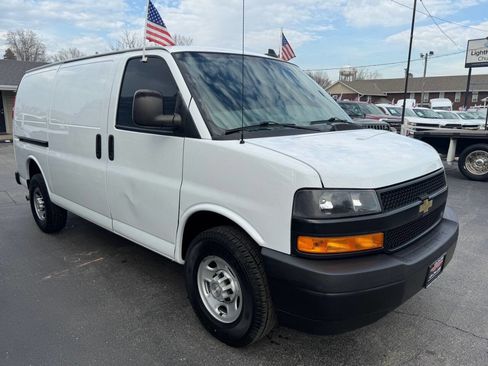 Used 2021 Chevrolet Express 2500 w/ Driver Convenience Package image 4