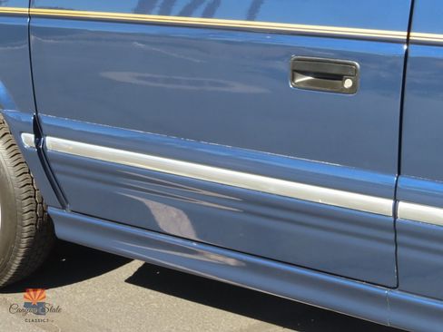 Used 1995 Chrysler Town & Country 4dr Wagon FWD image 28