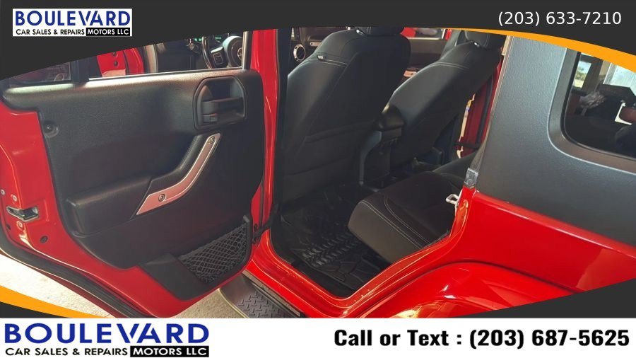 Used 2016 Jeep Wrangler Unlimited Sahara AWD/4WD image 24