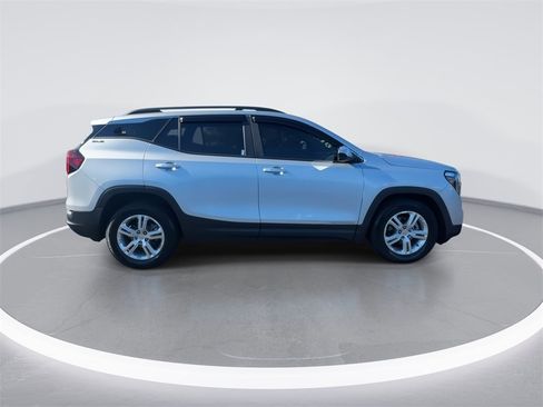 Used 2022 GMC Terrain SLE w/ Driver Convenience Package image 9