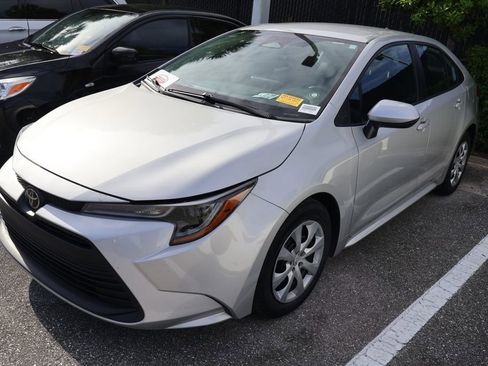 Used 2023 Toyota Corolla LE image 2