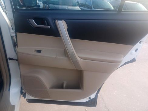 Used 2012 Toyota Highlander SE image 21