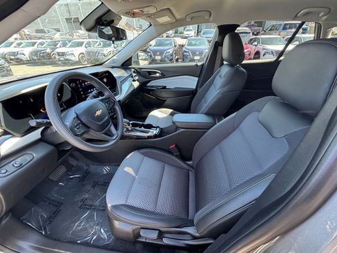 Used 2025 Chevrolet Trax LT FWD image 23