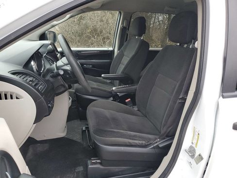 Used 2019 Dodge Grand Caravan SE image 12