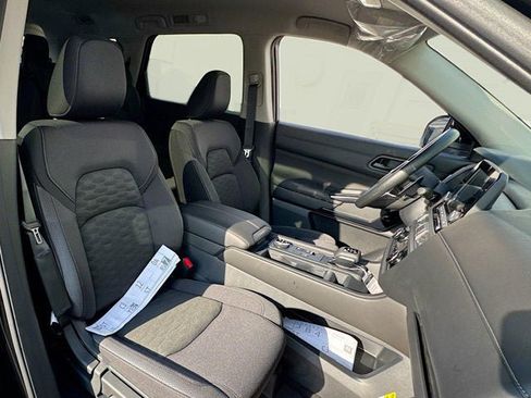 New 2025 Nissan Pathfinder S image 30