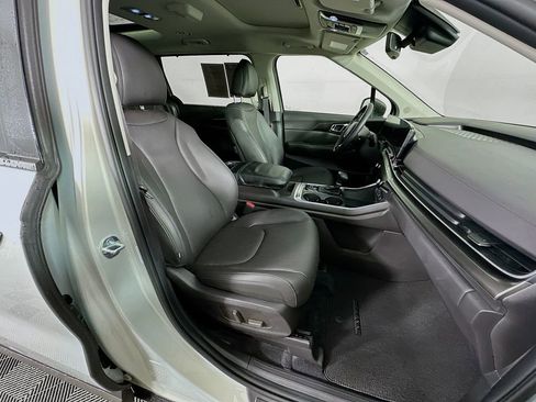 Used 2026 Kia Carnival SX w/ SX Dark Edition Package image 37