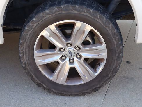 Used 2019 Ford F150 Platinum w/ Equipment Group 701A Luxury AWD/4WD image 30
