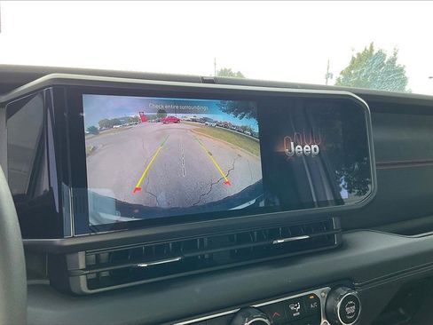 Used 2024 Jeep Wrangler Unlimited Rubicon image 21