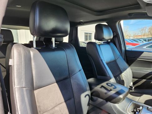 Used 2019 Jeep Grand Cherokee Altitude image 14