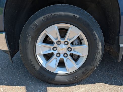 Used 2023 Chevrolet Silverado 1500 LT AWD/4WD image 15