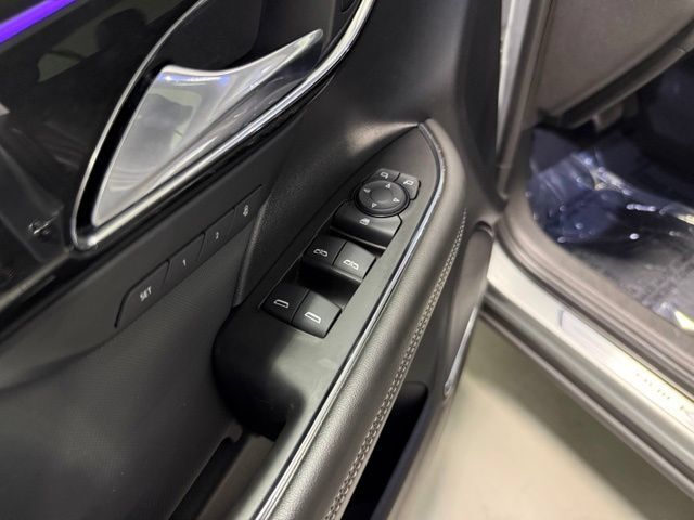 Certified 2025 Buick Envision Preferred AWD/4WD image 12