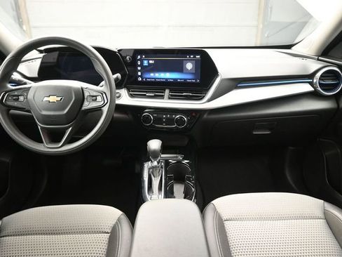 Used 2025 Chevrolet Trax LT image 28