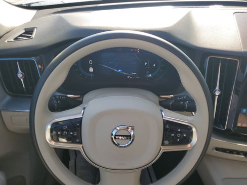 Used 2024 Volvo XC60 B5 Core image 22