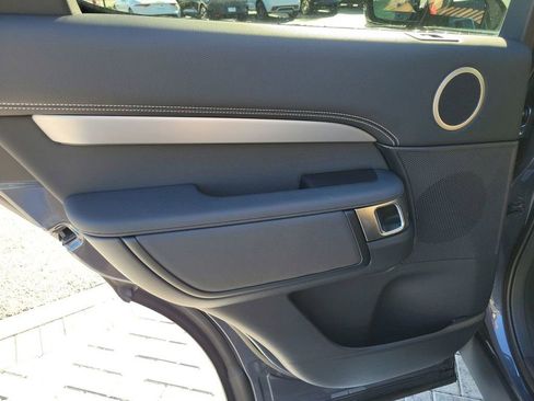 New 2025 Land Rover Discovery Dynamic SE image 22