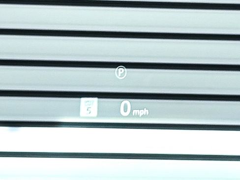 Used 2023 Land Rover Defender 110 X-Dynamic SE image 8