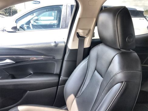 Used 2023 Buick Envision Essence image 22