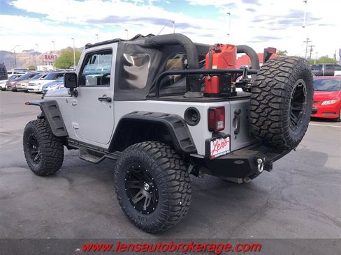 Used 2012 Jeep Wrangler Rubicon w/ Connectivity Group AWD/4WD image 6
