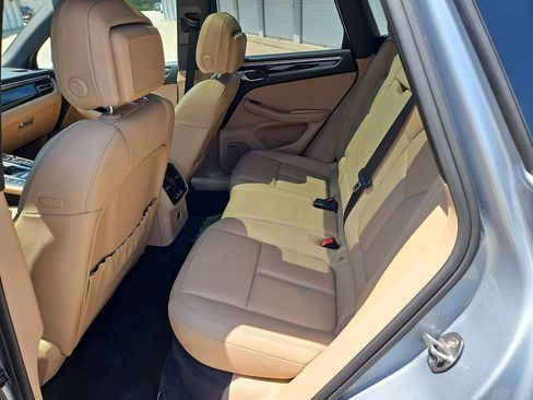 Certified 2020 Porsche Macan S AWD/4WD image 35