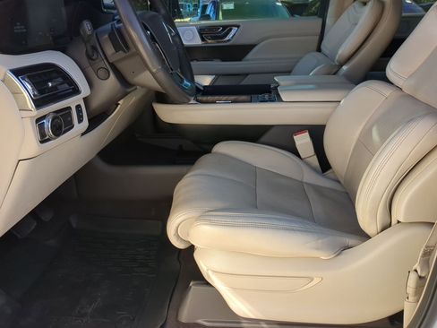 Used 2020 Lincoln Navigator Reserve w/ Luxury Package image 11