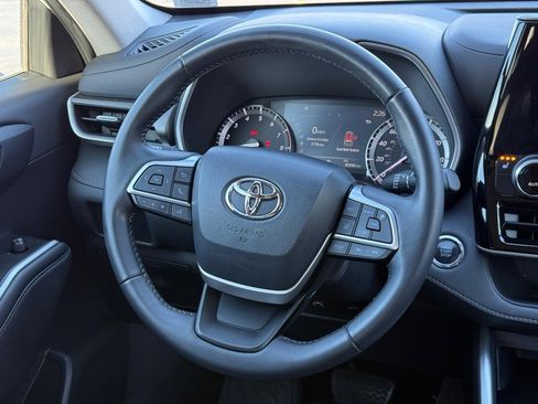 Used 2022 Toyota Highlander XLE image 13