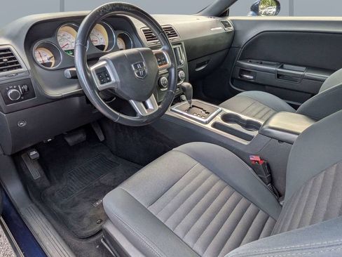 Used 2014 Dodge Challenger SXT RWD image 13