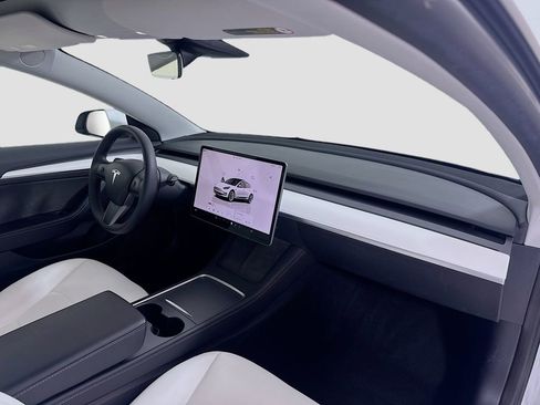 Used 2022 Tesla Model 3 image 25