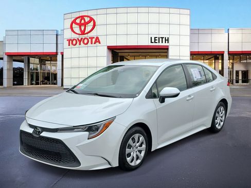 Certified 2022 Toyota Corolla LE image 1