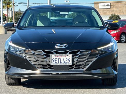 Used 2023 Hyundai Elantra Limited w/ Preferred Accessory Package FWD image 8