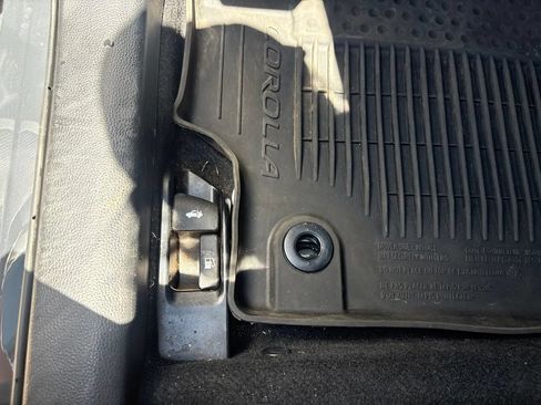 Used 2026 Toyota Corolla LE FWD image 12