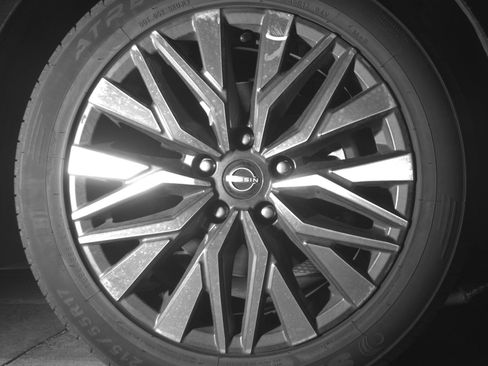 Used 2025 Nissan Altima 2.5 SV FWD image 13