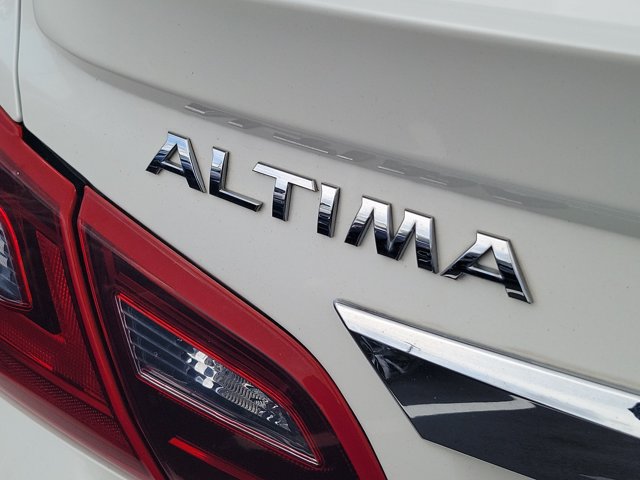 Certified 2017 Nissan Altima 2.5 SR FWD image 11
