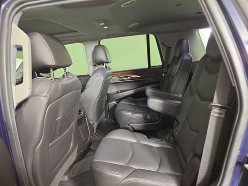 Used 2019 Cadillac Escalade Luxury AWD/4WD image 16