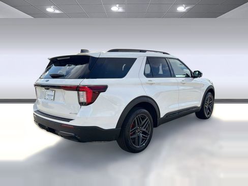 Used 2025 Ford Explorer ST-Line w/ ST-Line Street Pack image 9