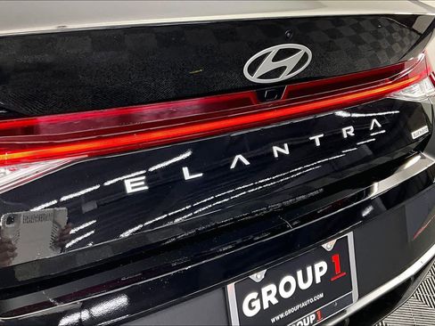 Used 2025 Hyundai Elantra Hybrid FWD image 30