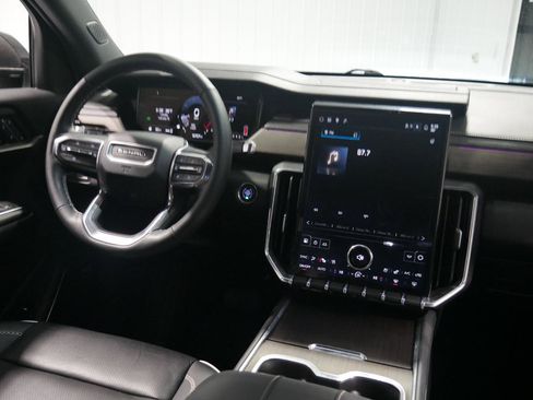 Used 2024 GMC Acadia Denali image 19