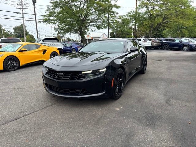 Used 2020 Chevrolet Camaro LT RWD image 4