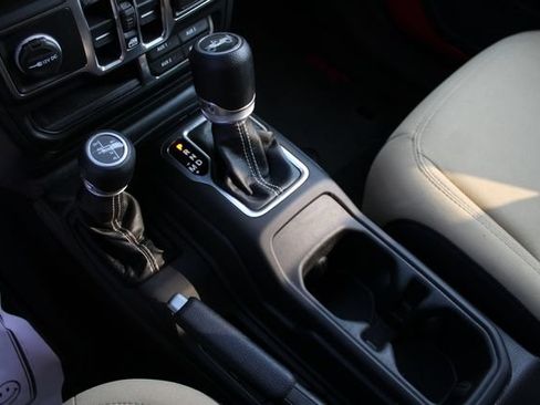 Used 2020 Jeep Wrangler Unlimited Sahara AWD/4WD image 16