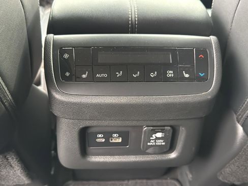 Used 2023 Nissan Pathfinder Platinum image 26