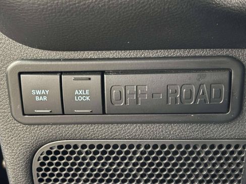 Used 2017 Jeep Wrangler Unlimited Rubicon w/ Connectivity Group AWD/4WD image 29