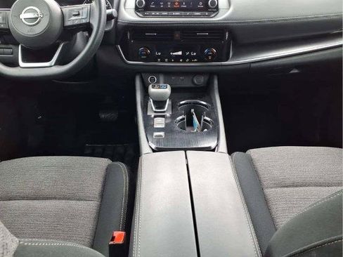 Certified 2022 Nissan Rogue SV FWD image 10