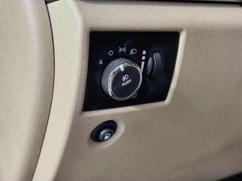 Used 2012 Jeep Grand Cherokee Overland AWD/4WD image 25