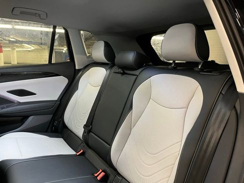 New 2025 Volkswagen Tiguan SE image 21