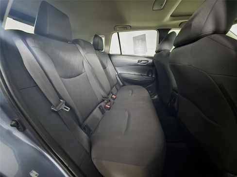 Used 2025 Toyota Corolla Cross LE w/ Moonroof Package image 27