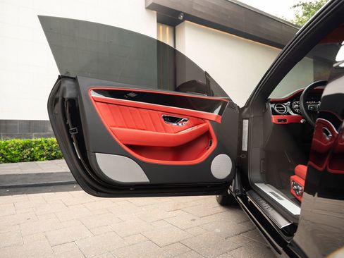 Used 2024 Bentley Continental GT AWD/4WD image 7