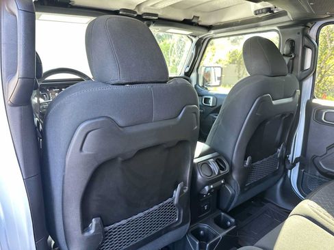 Used 2024 Jeep Gladiator Mojave AWD/4WD image 16