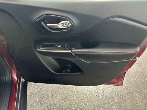 Used 2020 Jeep Cherokee Trailhawk w/ Cold Weather Group AWD/4WD image 11