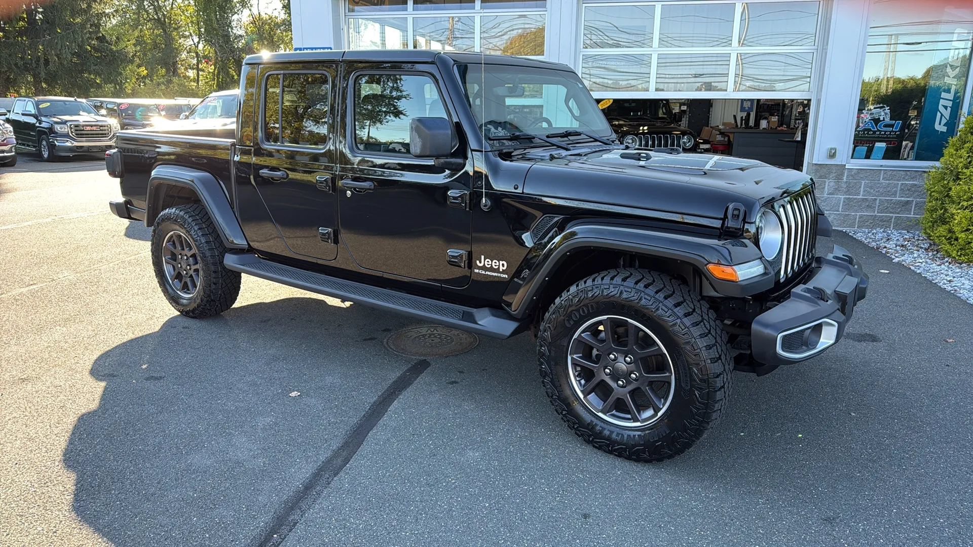 Used 2023 Jeep Gladiator Overland w/ LED Lighting Group AWD/4WD image 8
