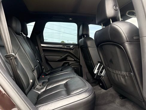 Used 2017 Porsche Cayenne Platinum Edition AWD/4WD image 29