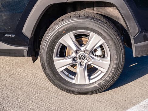 Certified 2025 Toyota RAV4 LE AWD/4WD image 9