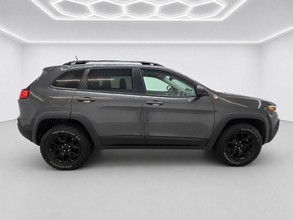 Used 2022 Jeep Cherokee Trailhawk w/ Sun, Sound & Nav Group AWD/4WD image 2